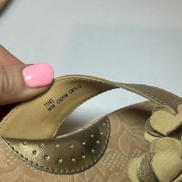 BOC Born Concept Womens Sandals Size 11M Gold Floral Leather Cork Wedge - Picture 6 of 7